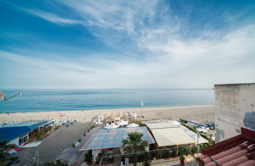 La Terrazza Sul Mare Apartment Letojanni Exterior photo